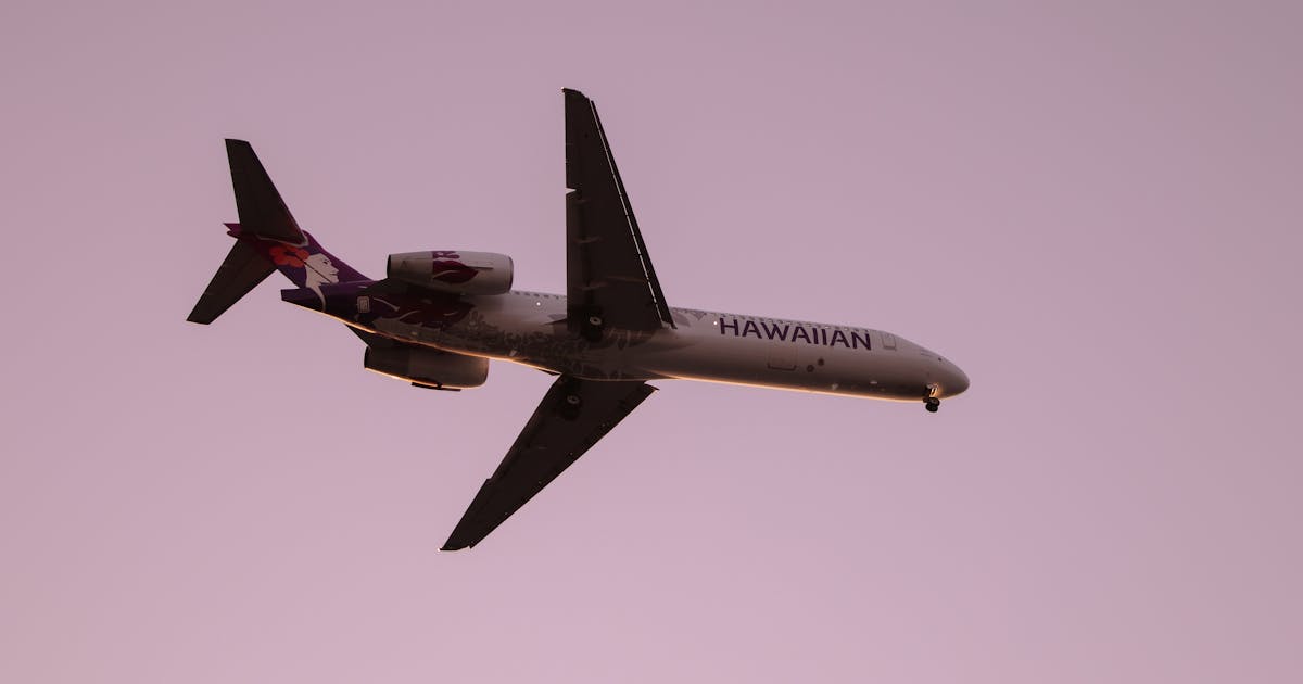 Hawaiian Airlines investigates IT outage